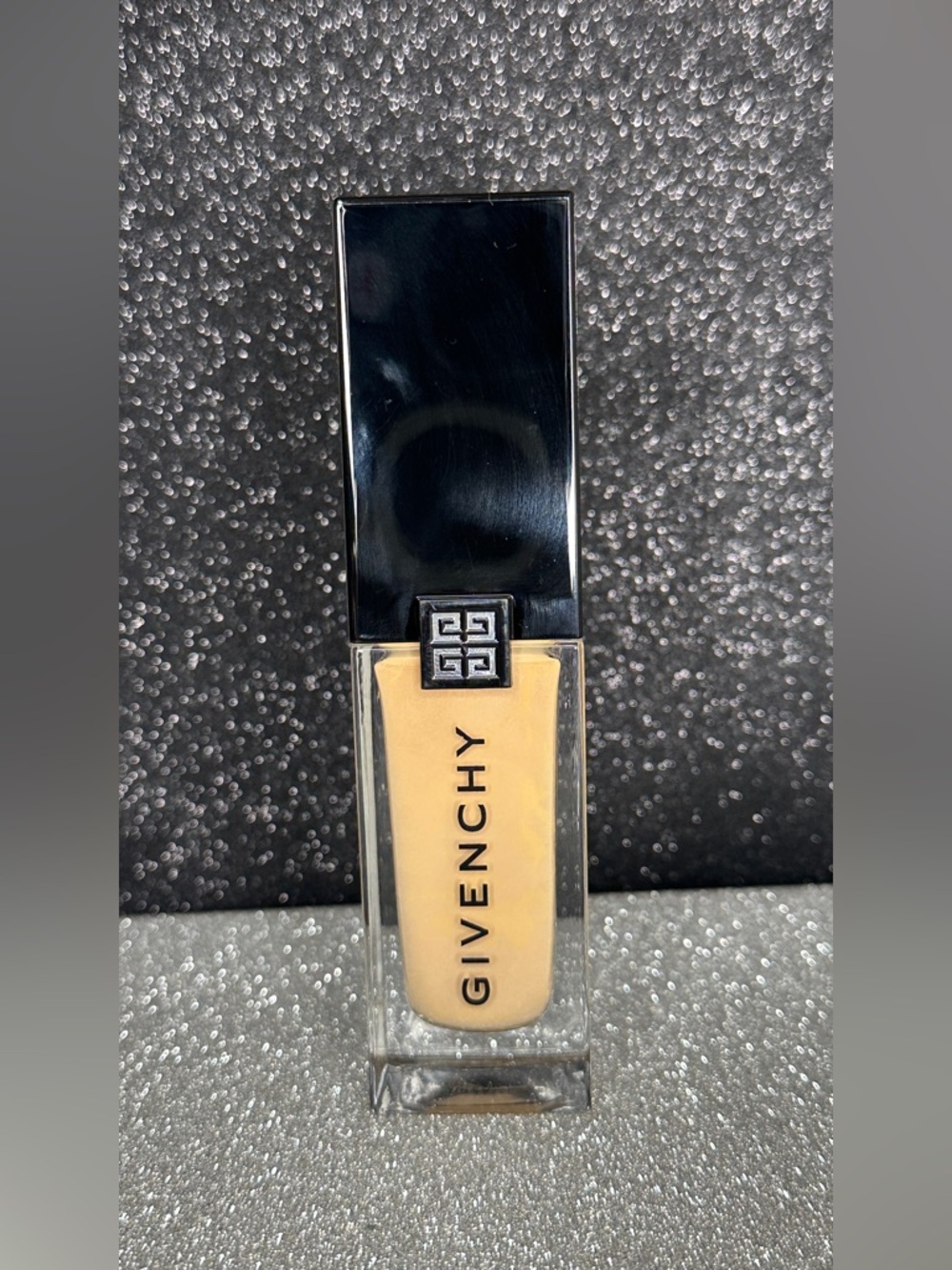 Givenchy Prism Libre Skin-Caring Glow Foundation shade 4-W280